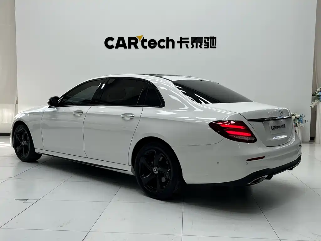 Mercedes-Benz E-Class — миниатюра 7