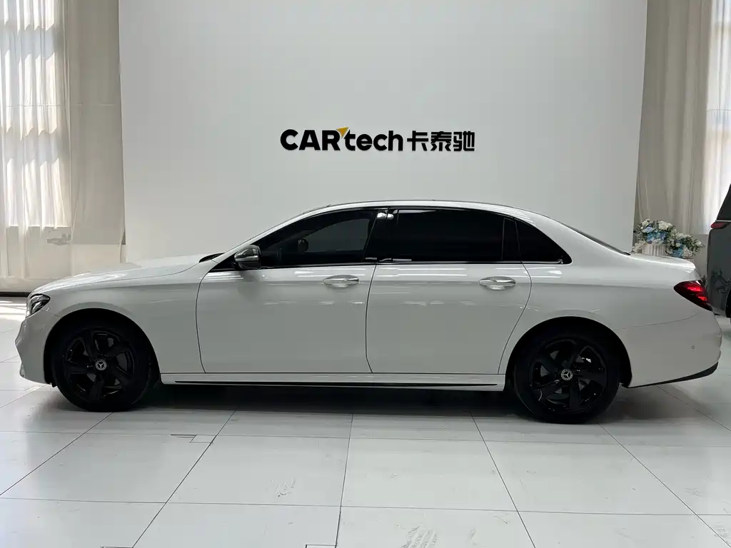 Mercedes-Benz E-Class — миниатюра 9