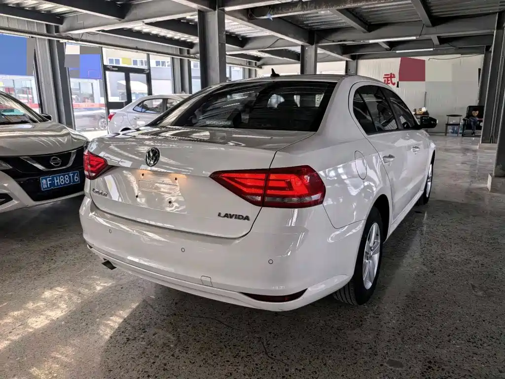 Volkswagen Lavida — миниатюра 5