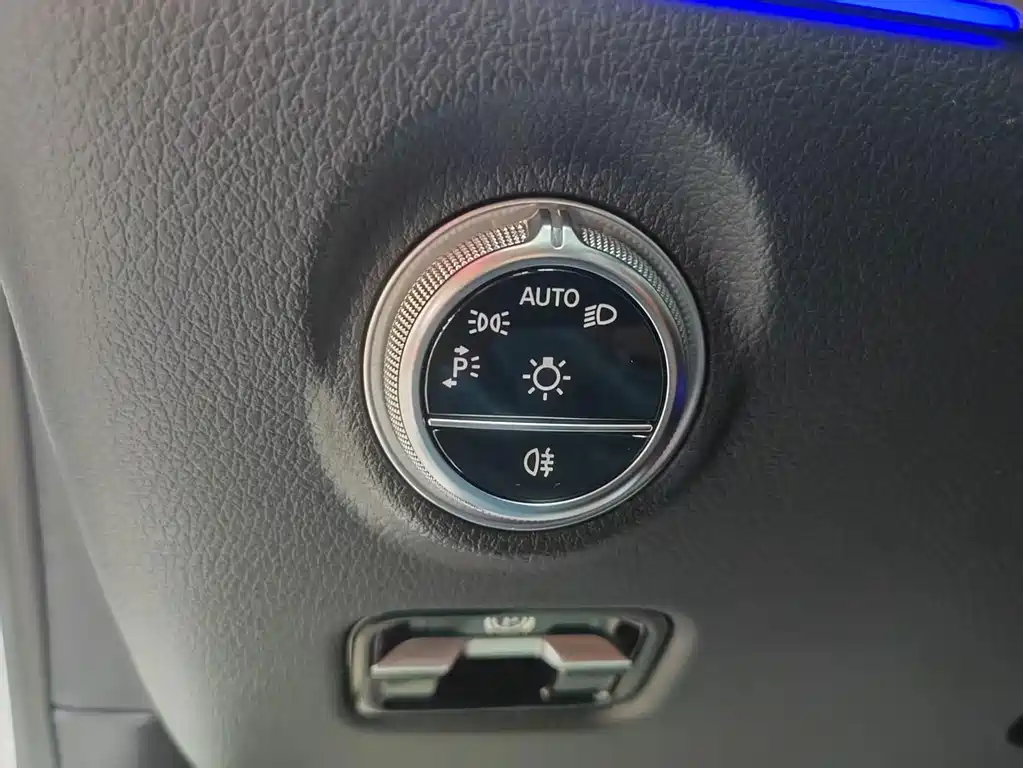 Mercedes-Benz C-Class — миниатюра 12