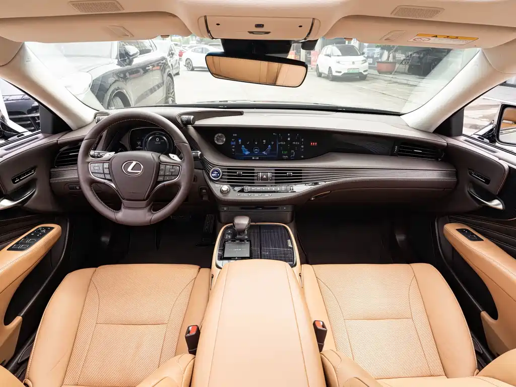 Lexus LS — миниатюра 13