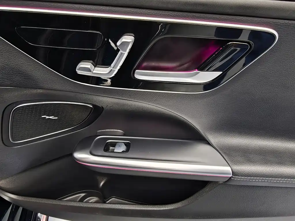 Mercedes-Benz C-Class — миниатюра 4