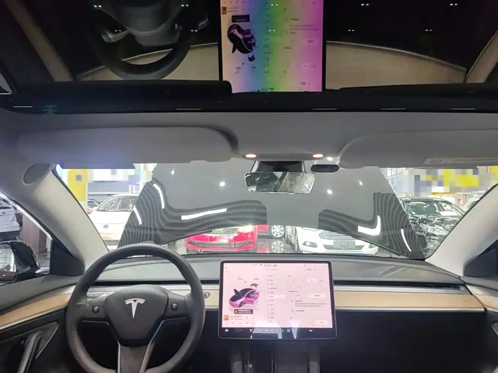 Tesla Model 3 — миниатюра 18