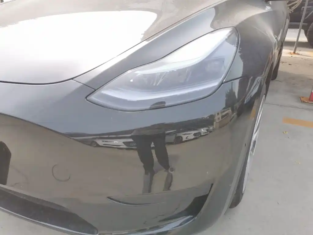 Tesla Model Y — миниатюра 24