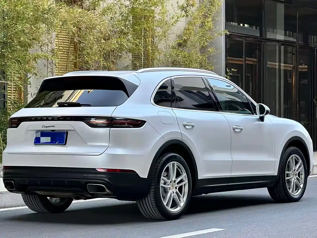 Porsche Cayenne — миниатюра 7