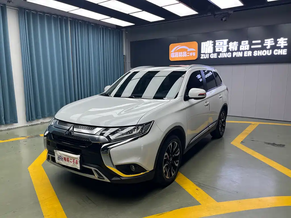 MITSUBISHI OUTLANDER