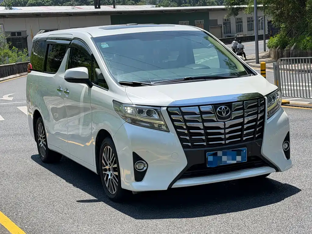 Toyota Alphard — миниатюра 3