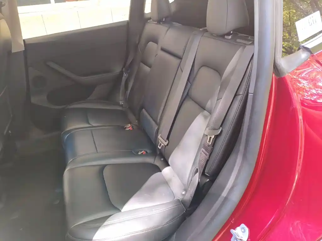 Tesla Model Y — миниатюра 17