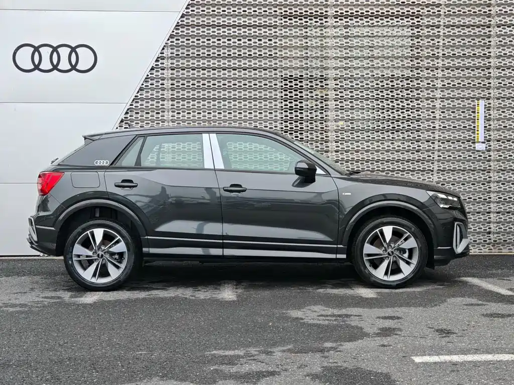 Audi Q2L — миниатюра 3