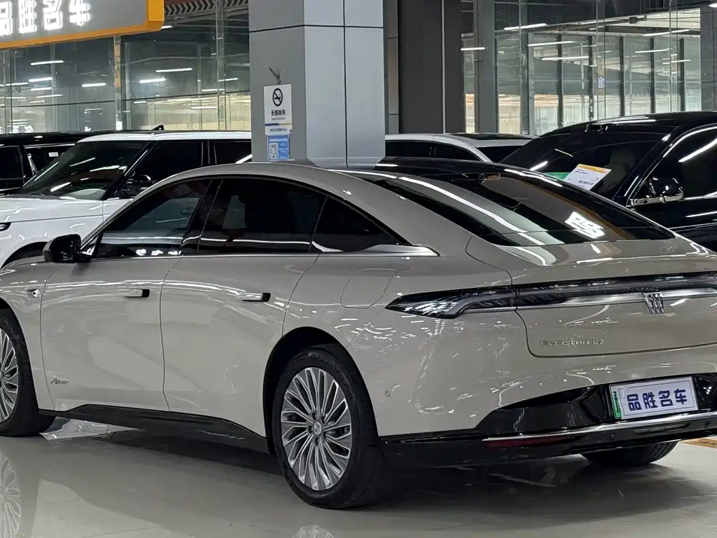 Buick Electra L7 — миниатюра 3
