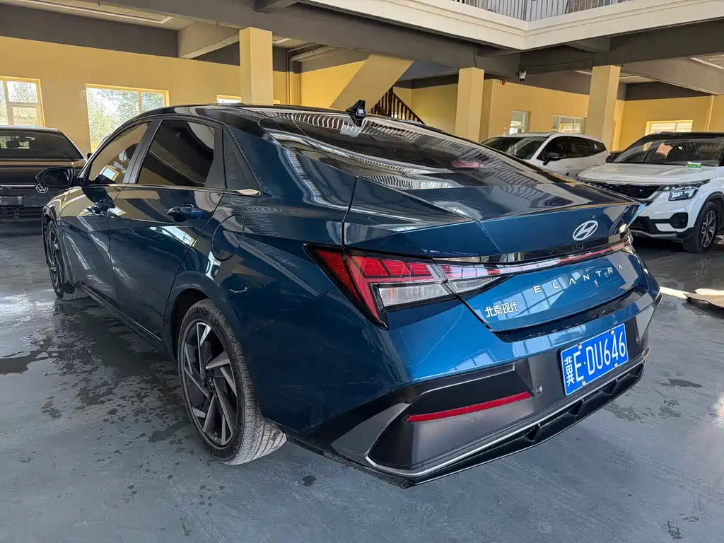 Hyundai Elantra — миниатюра 7
