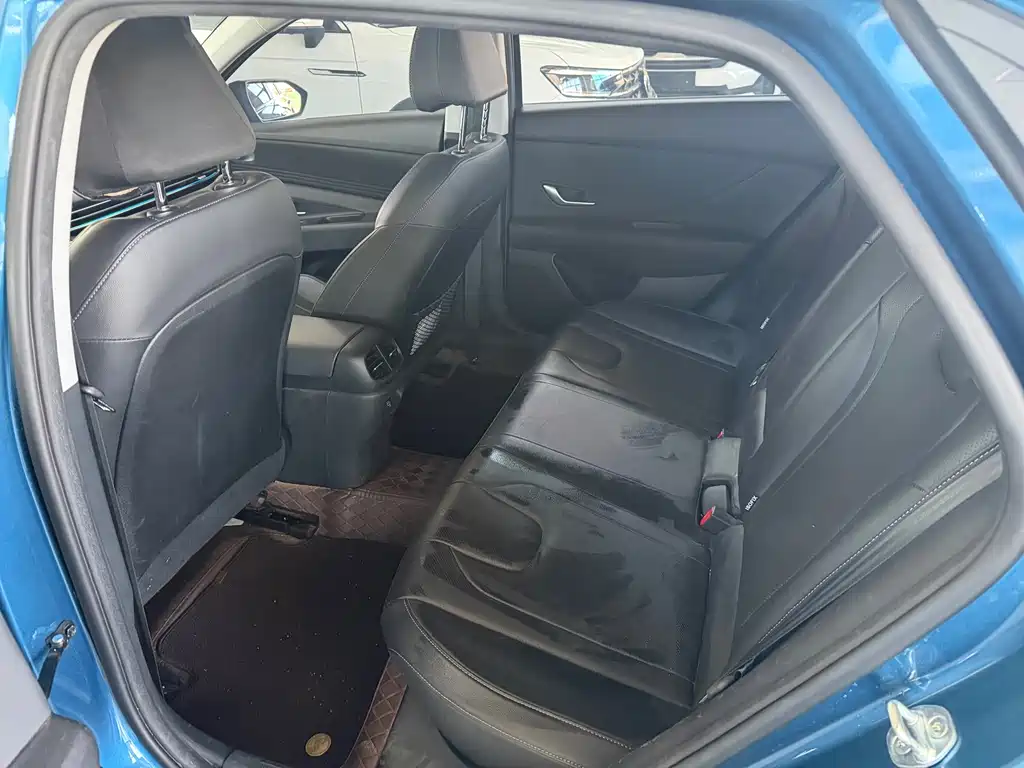 Hyundai Elantra — миниатюра 9