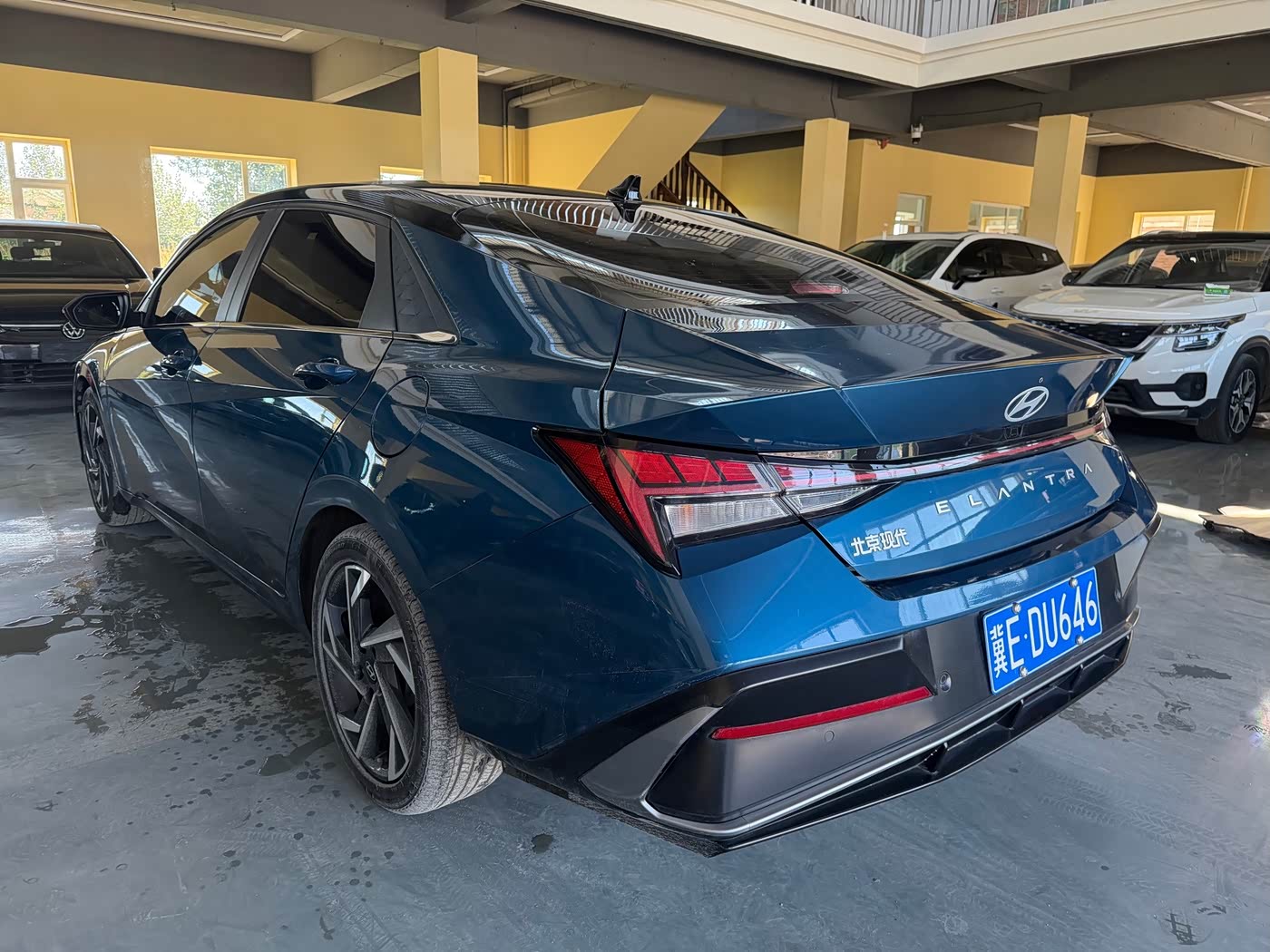 Hyundai Elantra 1.5 л 2023 г. Голубой, пробег 15000 км