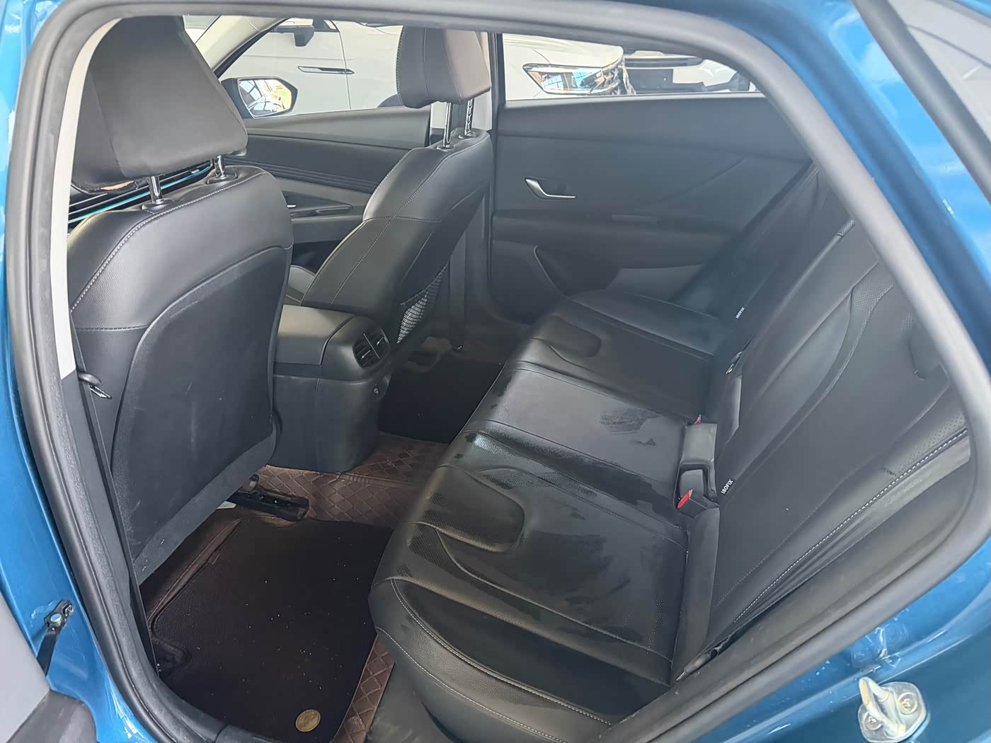 Hyundai Elantra 1.5 л 2023 г. Голубой, пробег 15000 км