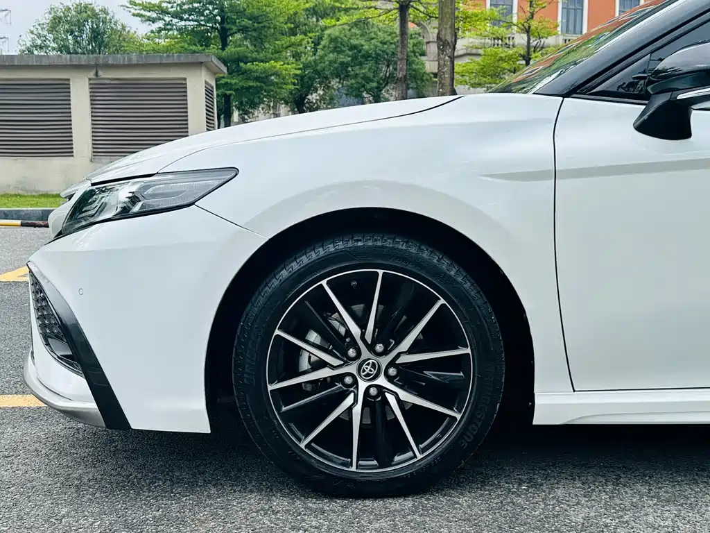 Toyota Camry — миниатюра 10