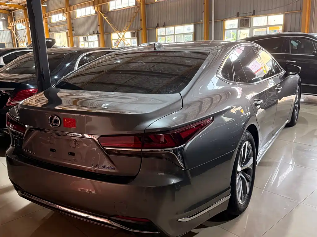 Lexus LS — миниатюра 9