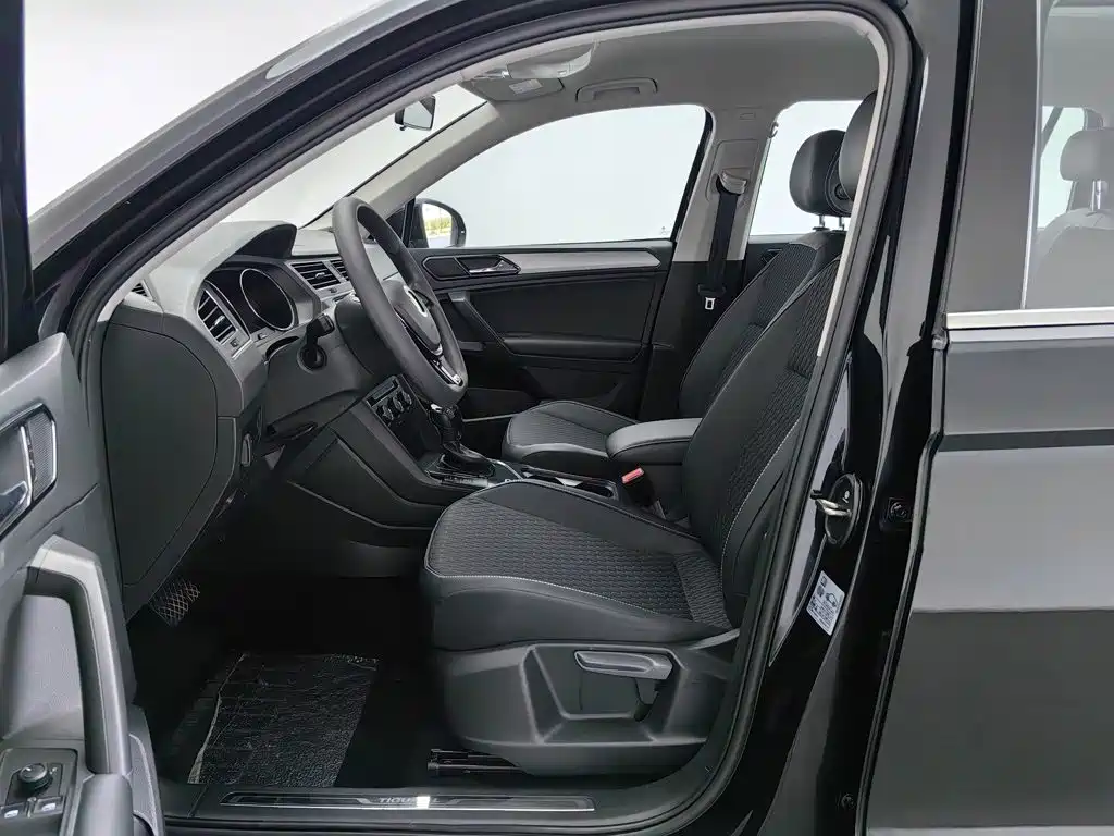 Volkswagen Tiguan L — миниатюра 10