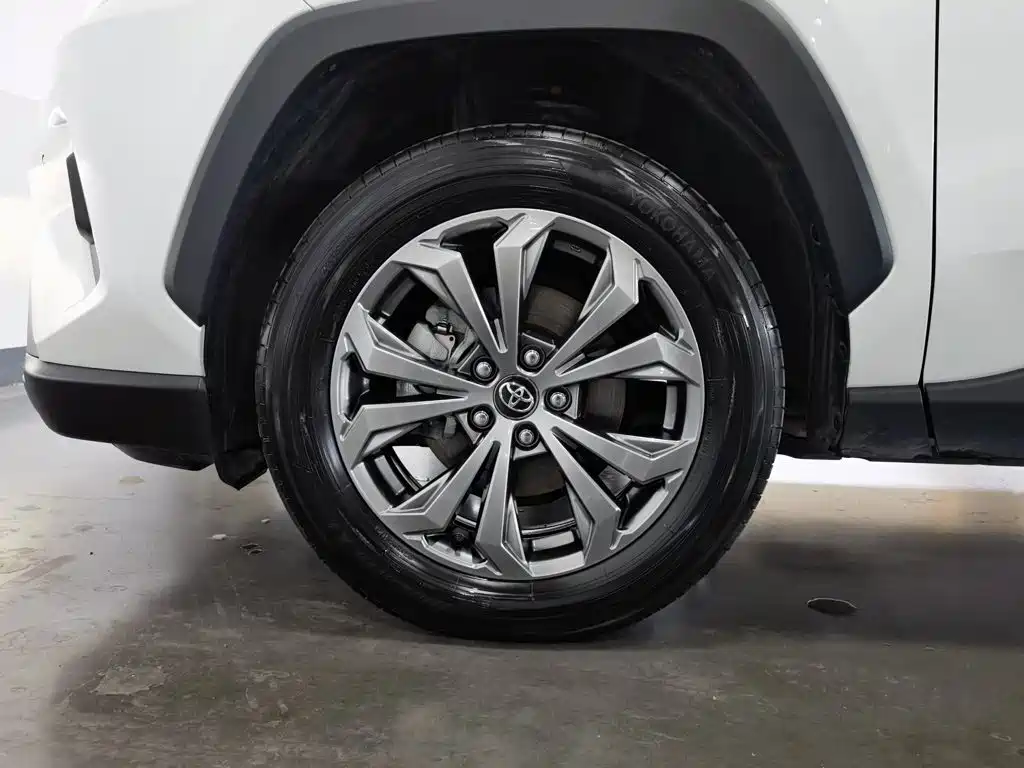 Toyota RAV4 — миниатюра 17