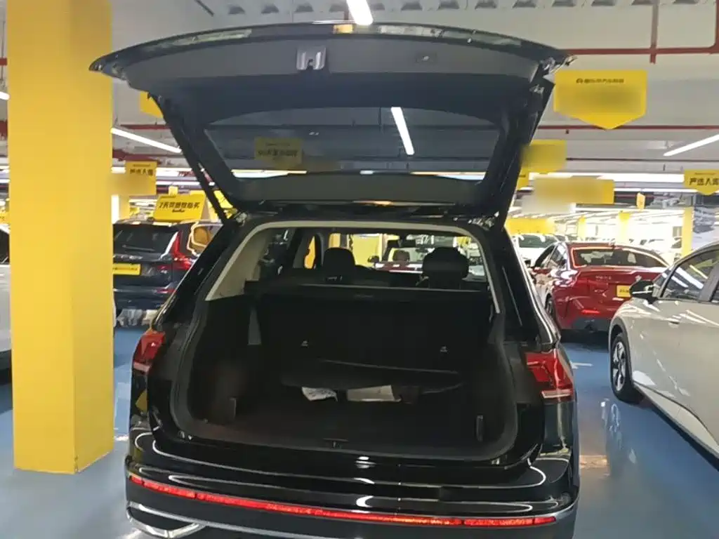 Volkswagen Tiguan L — миниатюра 19