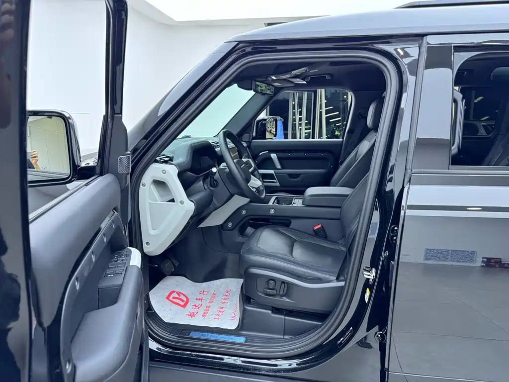 Land Rover Defender — миниатюра 7
