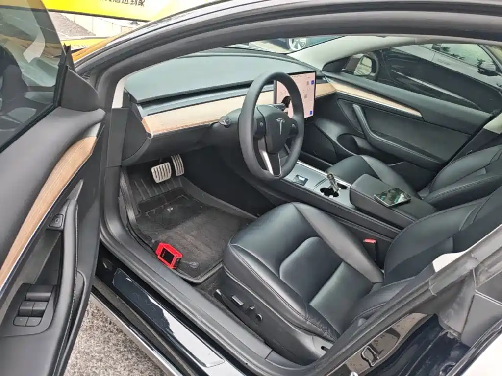 Tesla Model 3 — миниатюра 12