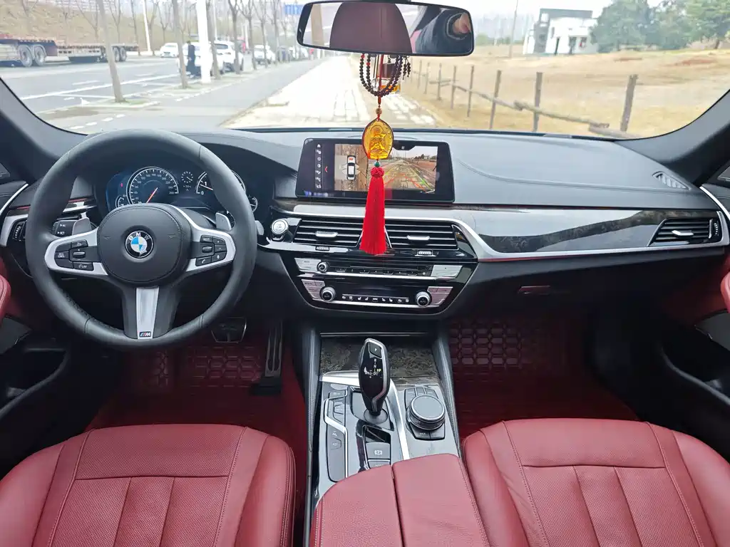 BMW 5 Series — миниатюра 6