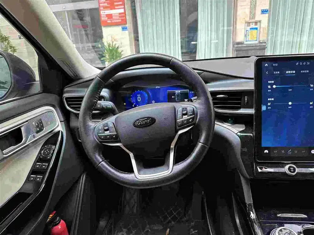 Ford Explorer — миниатюра 7