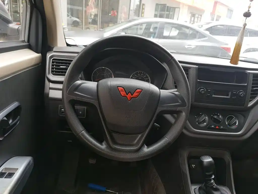 Wuling Hongguang V — миниатюра 11