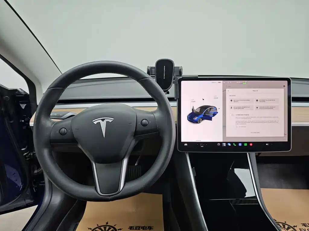 Tesla Model 3 — миниатюра 21