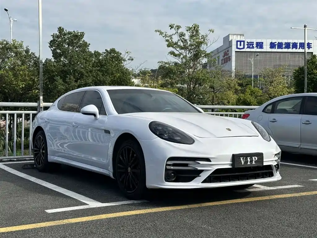 PORSCHE PANAMERA