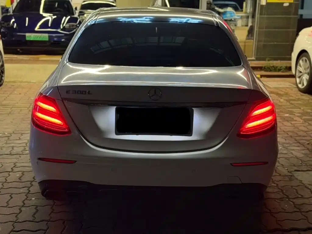 Mercedes-Benz E-Class — миниатюра 9