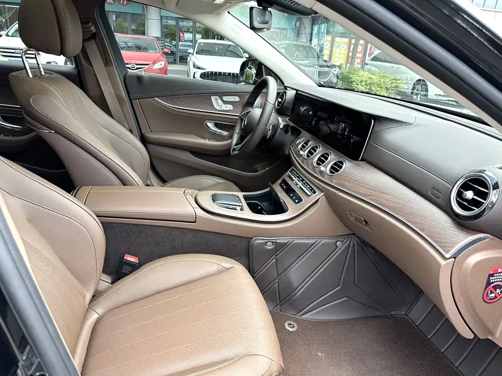 Mercedes-Benz E-Class — миниатюра 4