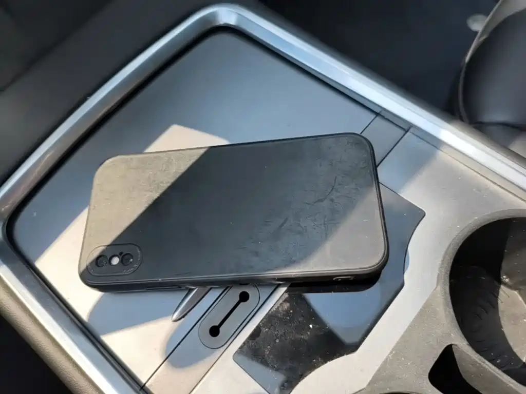 Tesla Model Y — миниатюра 9