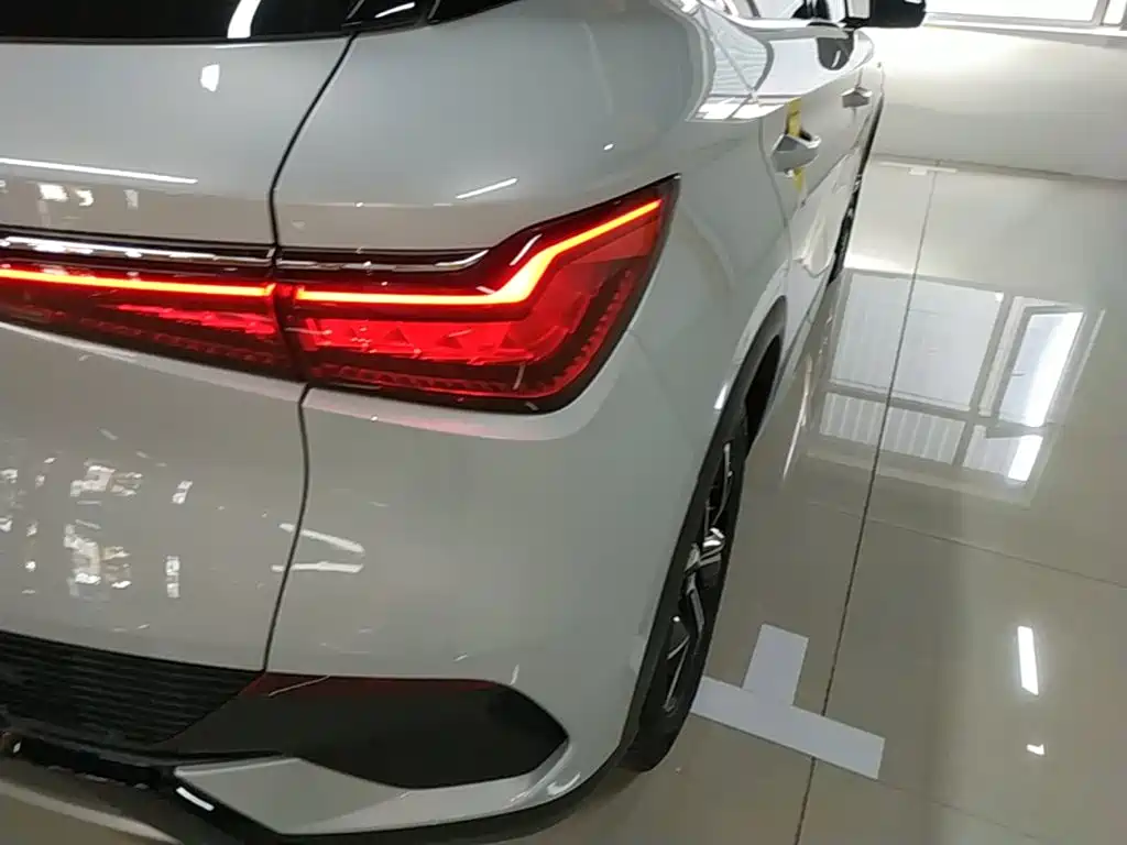 BYD Yuan Plus — миниатюра 8