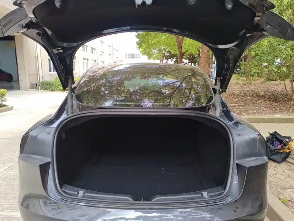 Tesla Model 3 — миниатюра 19