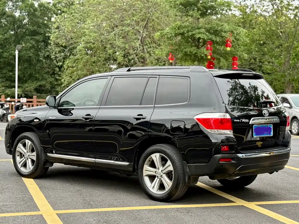 Toyota Highlander 2012 2.7L 7 мест Luxury