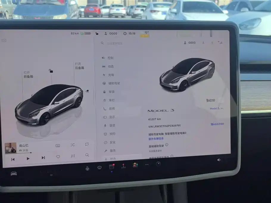 TESLA MODEL 3