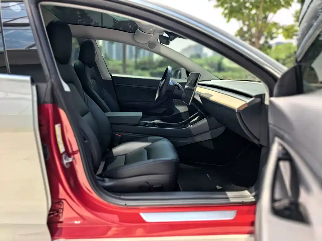 Tesla Model 3 — миниатюра 14