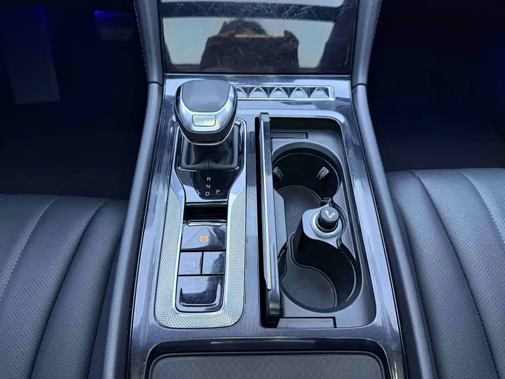 Hongqi Hongqi H5 — миниатюра 12