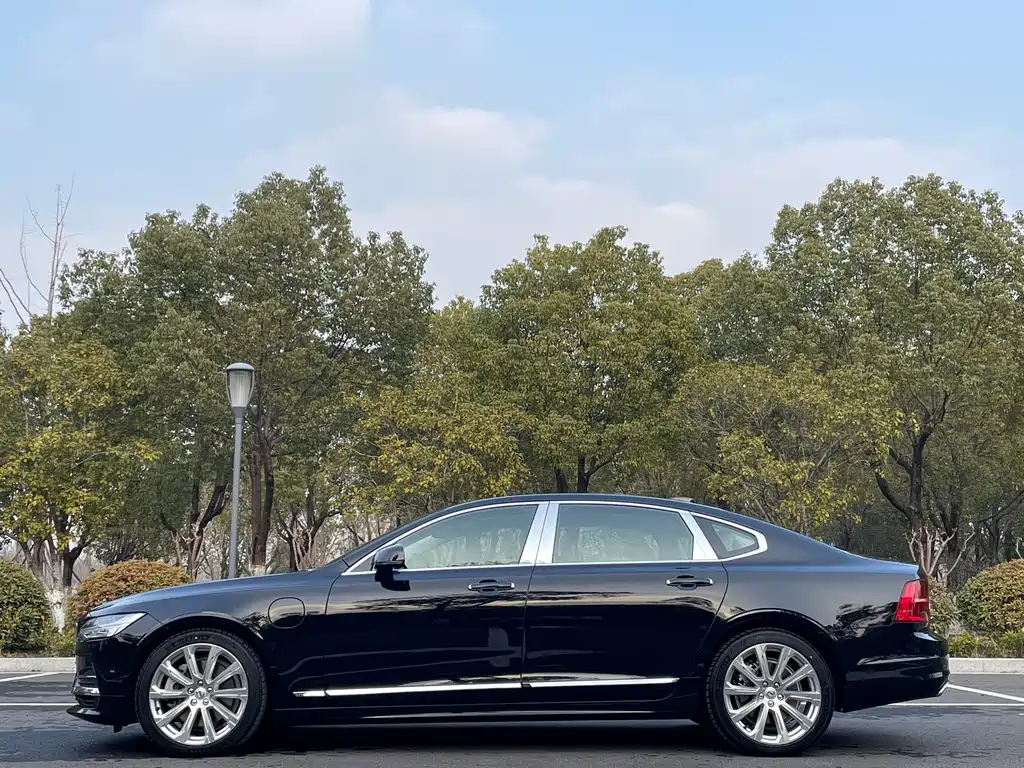 VOLVO S90 PLUG IN HYBRID