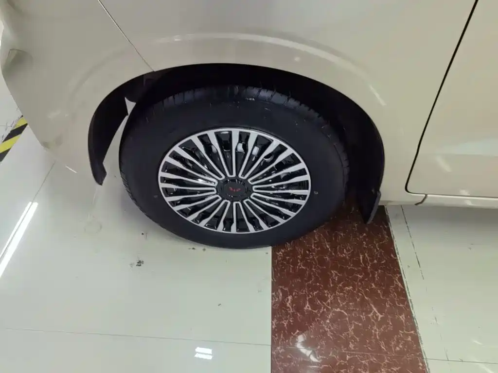 Wuling Hongguang V — миниатюра 23