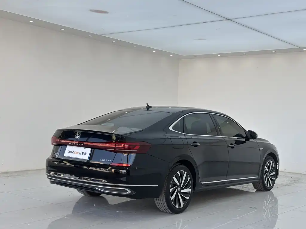 Volkswagen Passat 2024 380TSI Luxury