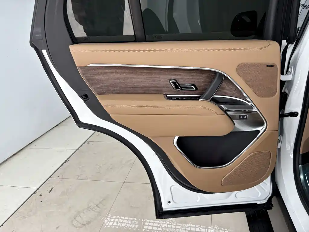 Land Rover Range Rover — миниатюра 20