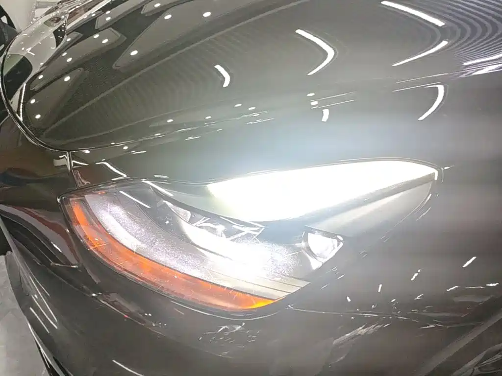 Tesla Model Y — миниатюра 24