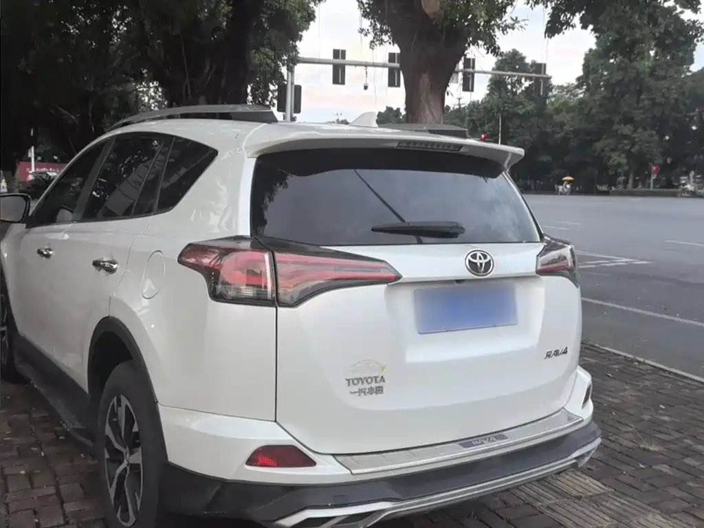 Toyota RAV4 — миниатюра 25