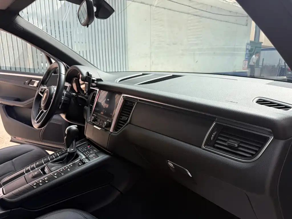 Porsche Macan — миниатюра 16