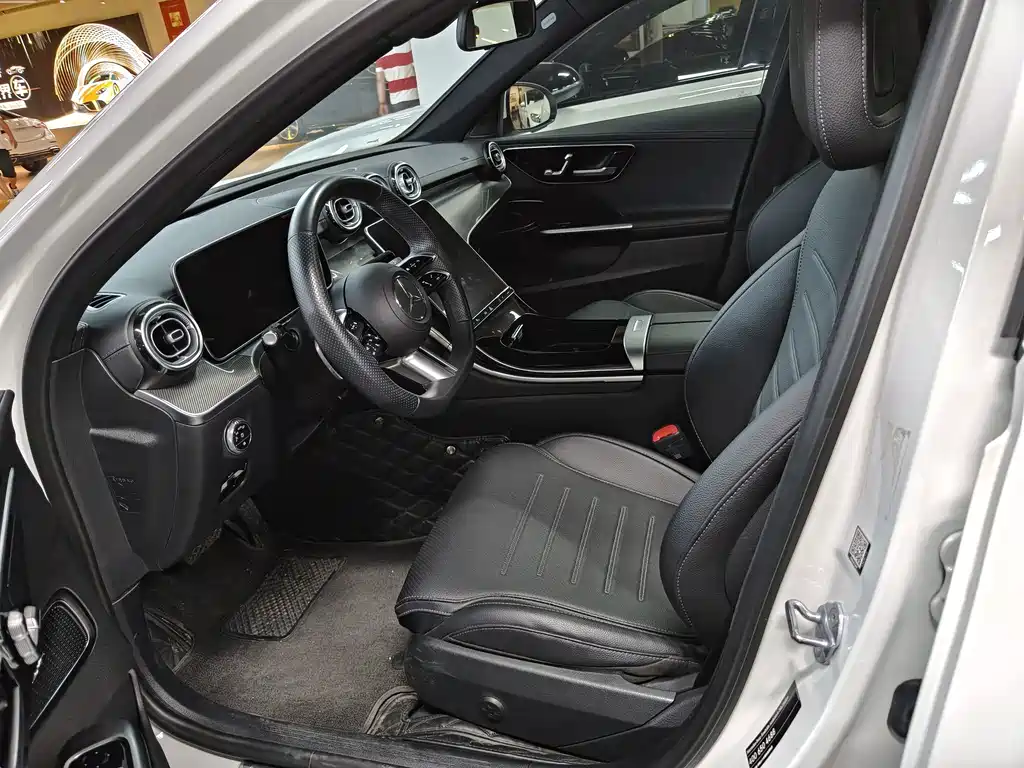 Mercedes-Benz C-Class — миниатюра 7