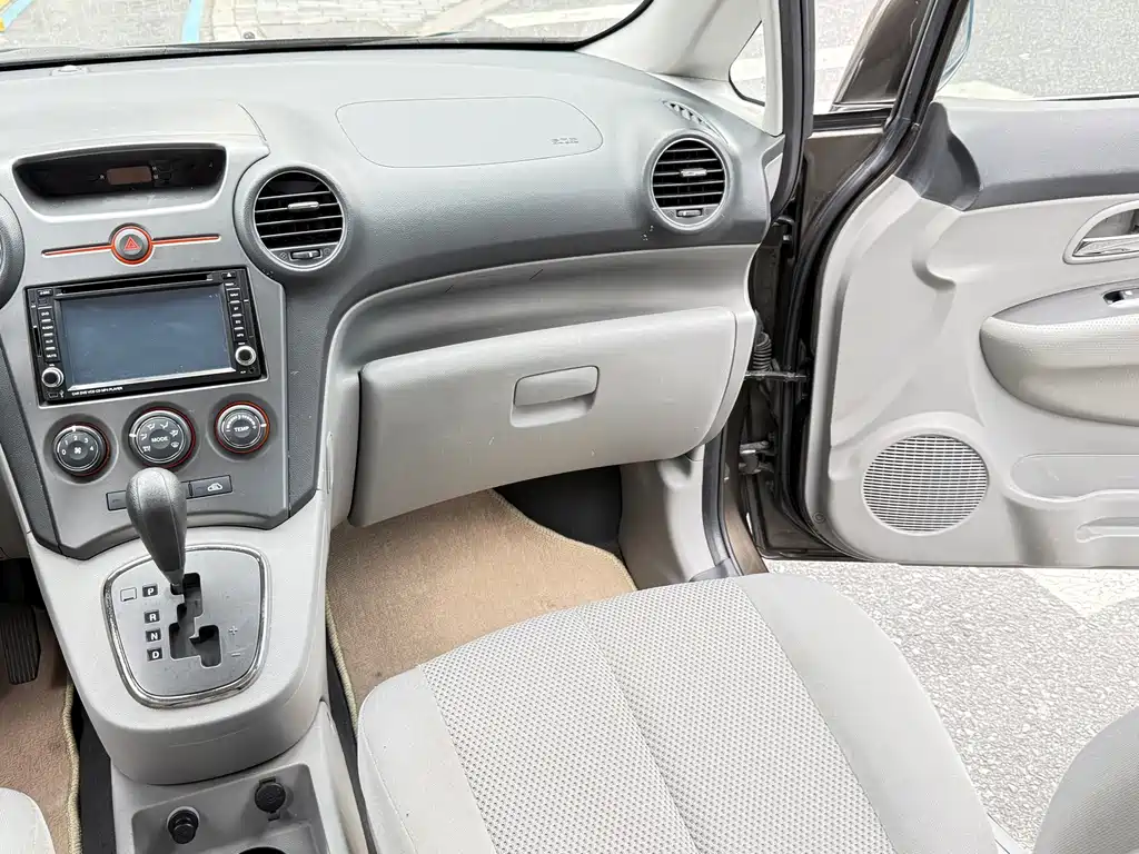 Kia Carens — миниатюра 15