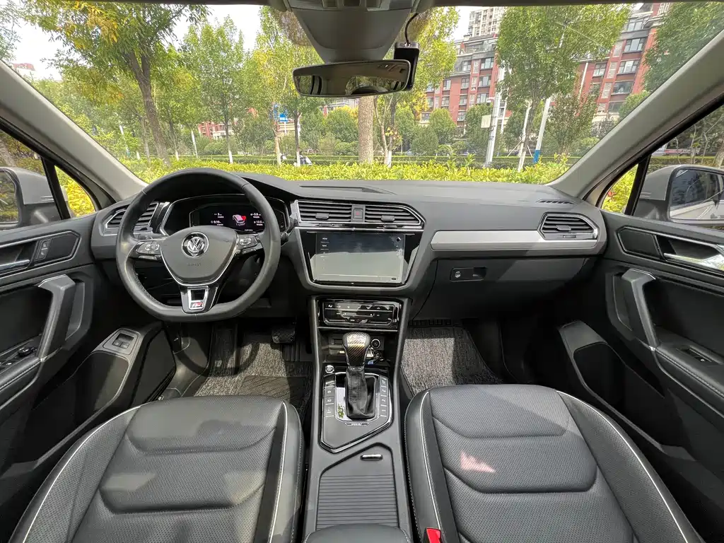Volkswagen Tiguan L PHEV — миниатюра 11