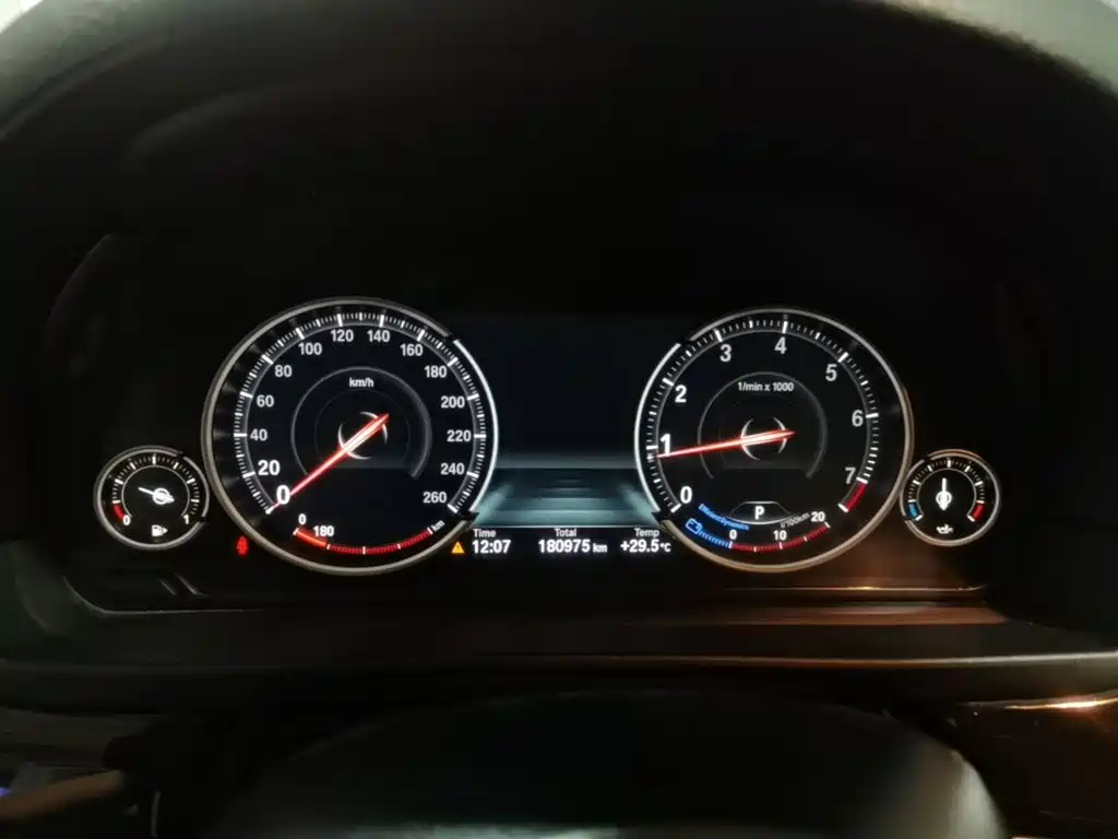 BMW 5 Series — миниатюра 12